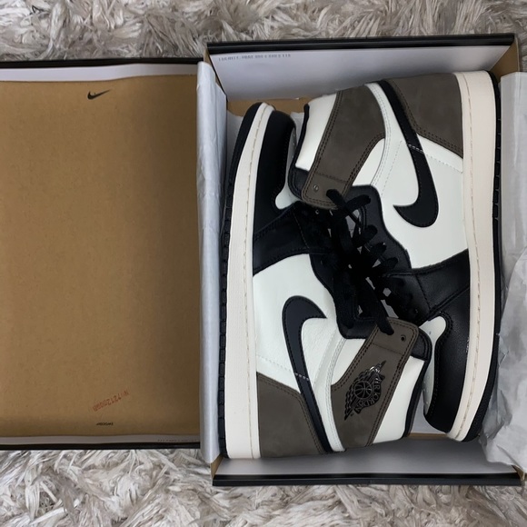 Jordan 1 “mocha” 🤎SOLD🤎 - Picture 3 of 6